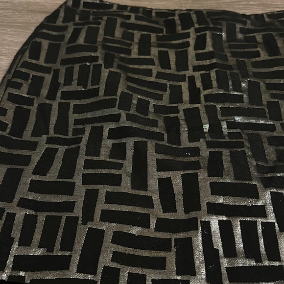 Banana Republic black & metallic skirt - Picture 2 of 3